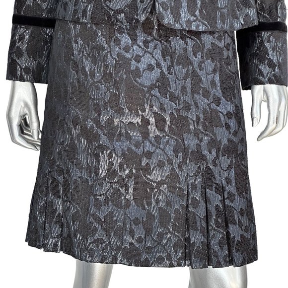 Anne Klein Black Brocade Jacquard Skirt Suit with Velvet Bow Details 8 - Picture 11 of 13